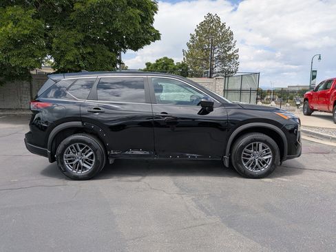 Used 2024 Nissan Rogue S AWD/4WD image 2