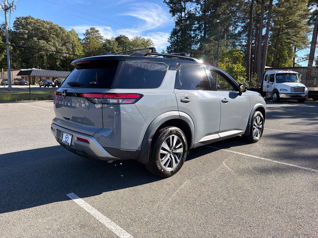 Used 2024 Nissan Pathfinder SL AWD/4WD image 5