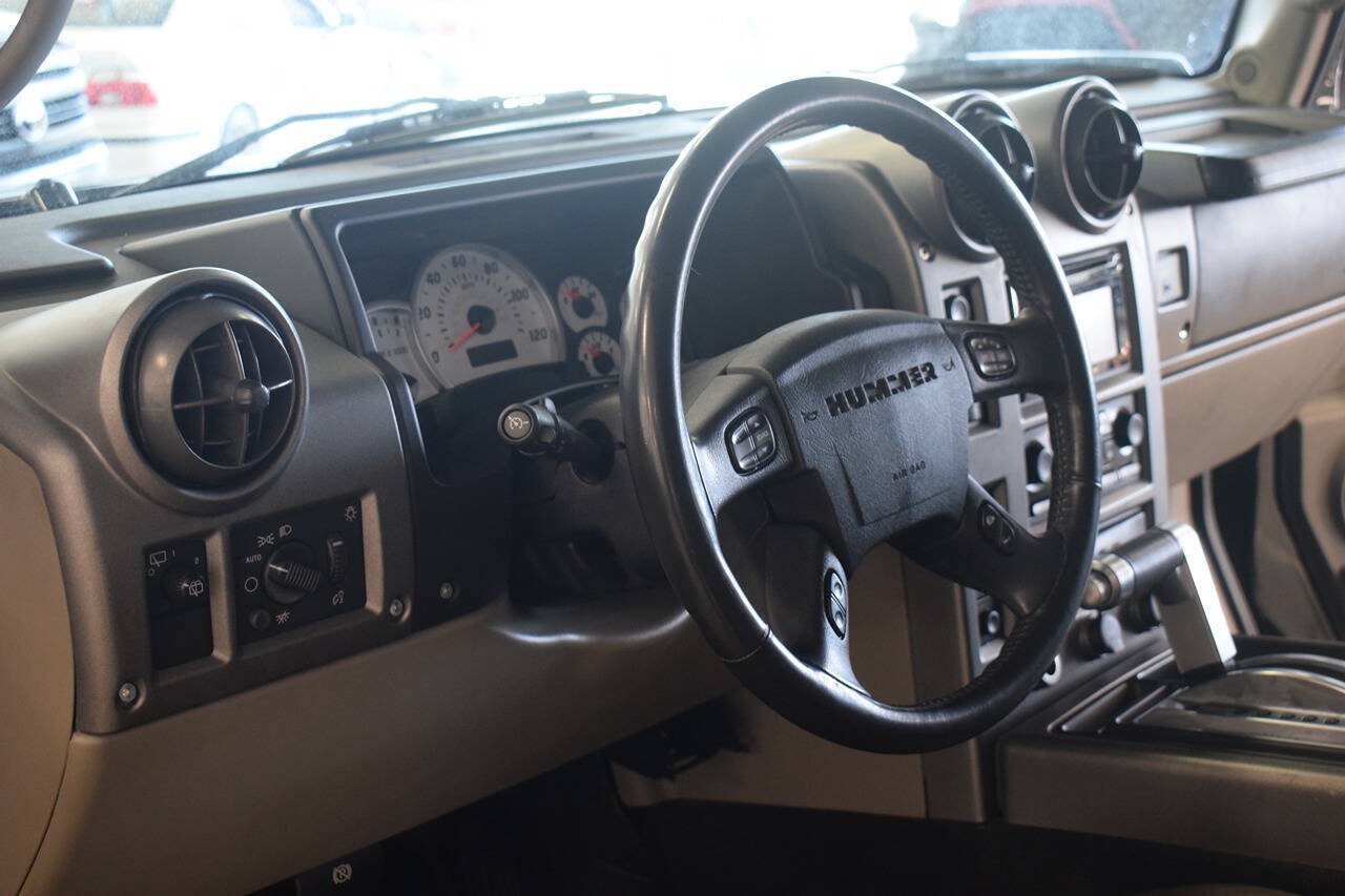 Used 2003 HUMMER H2 w/ Preferred Equipment Group AWD/4WD image 25