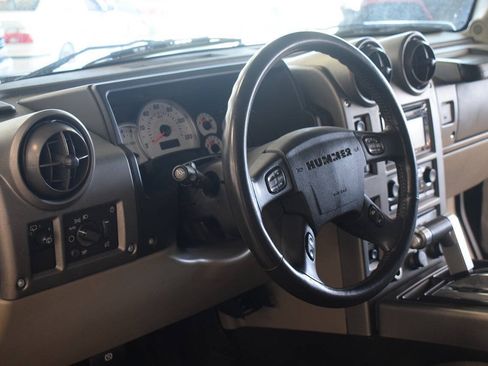Used 2003 HUMMER H2 w/ Preferred Equipment Group AWD/4WD image 25