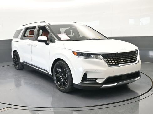 Used 2022 Kia Carnival SX image 9