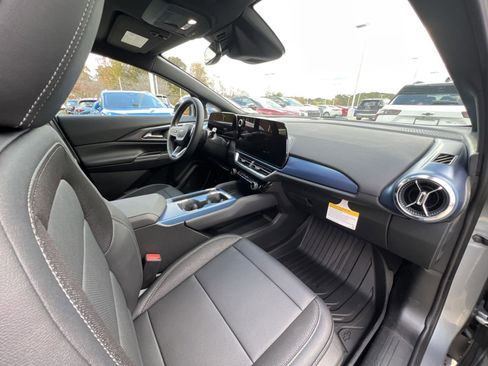 New 2026 Chevrolet Equinox EV LT image 27