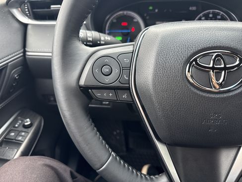 Used 2024 Toyota Venza XLE AWD/4WD image 19