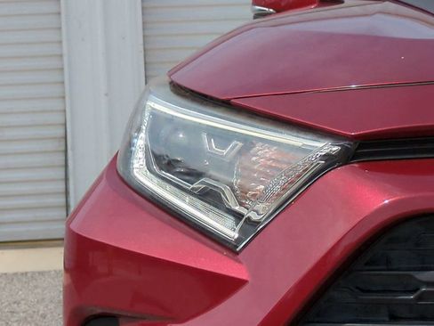 Used 2019 Toyota RAV4 XLE image 10