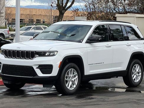 New 2025 Jeep Grand Cherokee Laredo X image 8