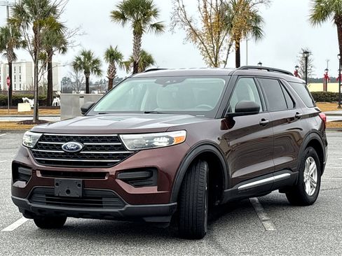 Used 2020 Ford Explorer XLT w/ Comfort Package image 3