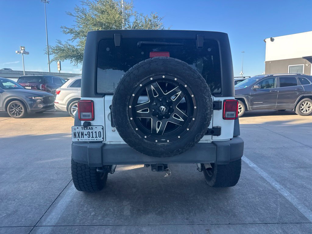 Used 2015 Jeep Wrangler Unlimited Rubicon w/ Connectivity Group AWD/4WD image 6