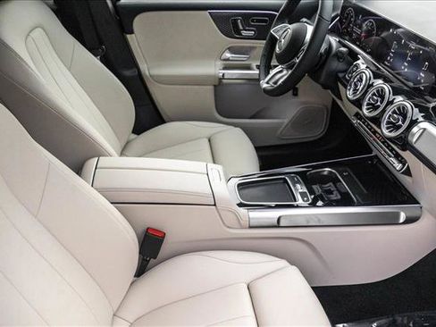 New 2026 Mercedes-Benz GLB 250 4MATIC image 27