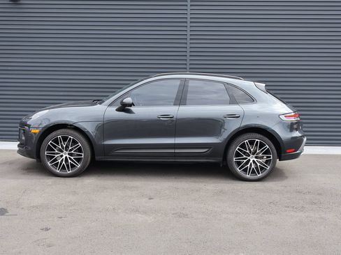Certified 2023 Porsche Macan AWD/4WD image 2