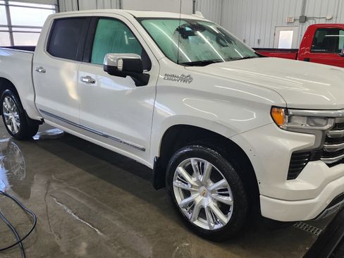 Used 2023 Chevrolet Silverado 1500 High Country w/ Technology Package image 3