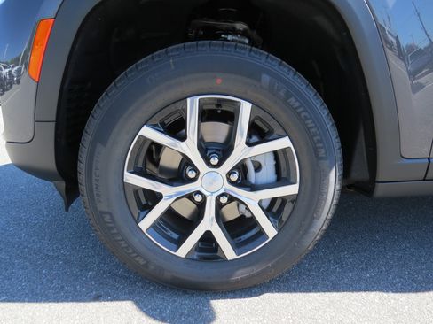 New 2025 Jeep Grand Cherokee Limited w/ Trailer Tow Package image 12