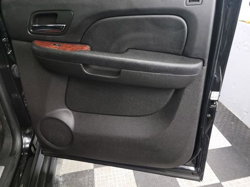 Used 2014 Chevrolet Suburban LTZ image 30