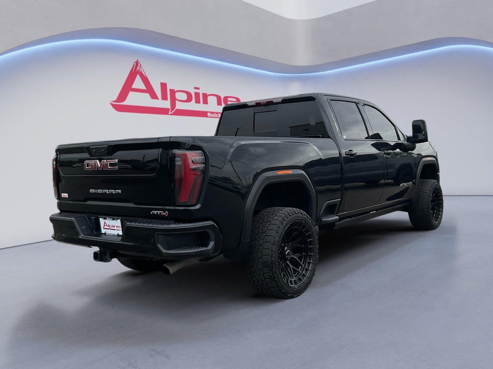 Used 2024 GMC Sierra 2500 AT4 w/ AT4 Premium Plus Package AWD/4WD image 5