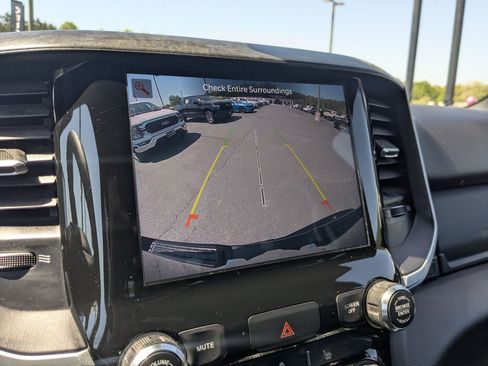 Used 2022 RAM 1500 Big Horn AWD/4WD image 17