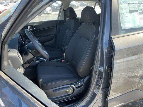 New 2025 Hyundai Venue SEL image 9