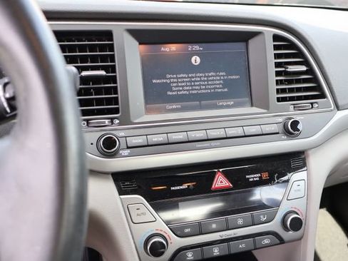 Used 2018 Hyundai Elantra Value Edition FWD image 11