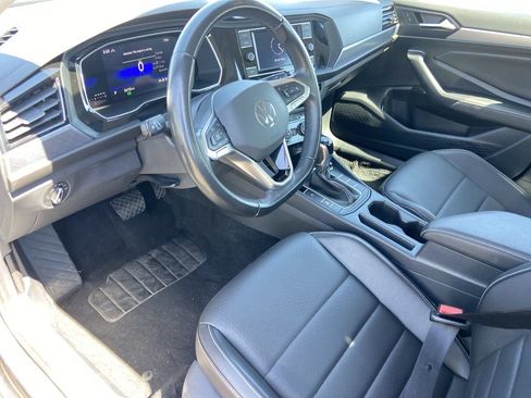 Used 2024 Volkswagen Jetta SE FWD image 6