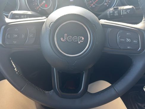 Used 2023 Jeep Wrangler Unlimited Sport AWD/4WD image 12