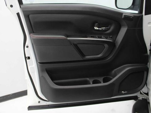 Used 2023 Nissan Titan PRO-4X w/ Pro-4x Convenience Package AWD/4WD image 15