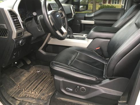 Used 2018 Ford F150 Lariat w/ Equipment Group 502A Luxury AWD/4WD image 4