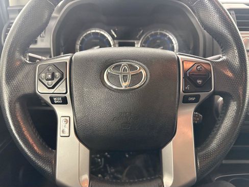 Used 2017 Toyota 4Runner SR5 AWD/4WD image 16