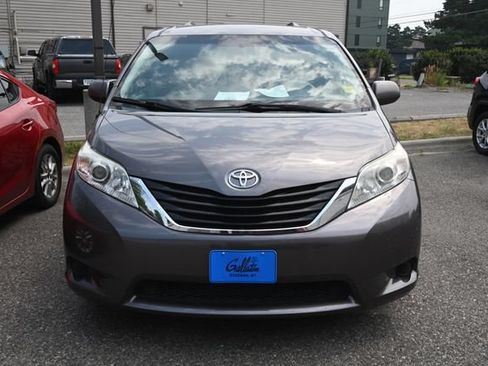 Used 2014 Toyota Sienna LE AWD/4WD image 5