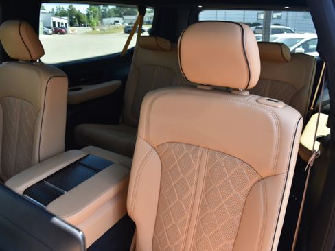 Used 2024 Jeep Grand Wagoneer L Series III w/ Rear Seat Video Group 1 AWD/4WD image 27