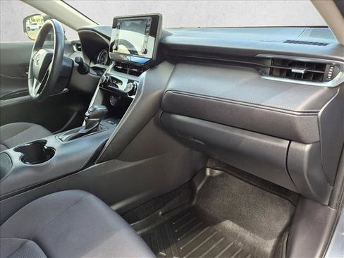 Certified 2021 Toyota Venza LE w/ Carpet Mat Package (TMS) AWD/4WD image 20