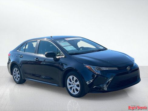 Certified 2025 Toyota Corolla LE FWD image 9