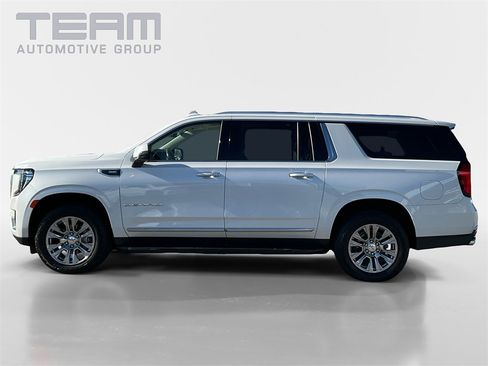 Used 2021 GMC Yukon XL Denali w/ Advanced Technology Package image 4