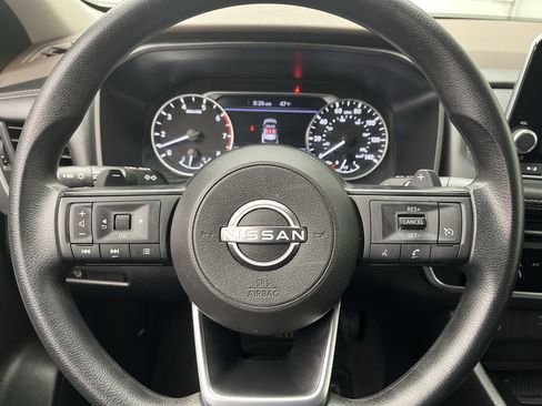 Used 2023 Nissan Rogue S image 12