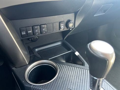 Used 2013 Toyota RAV4 Limited image 27