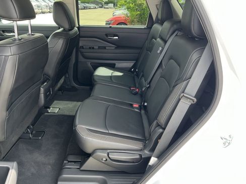 Certified 2025 Nissan Pathfinder SL image 22