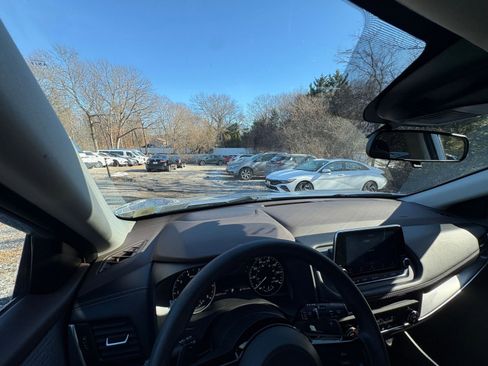 Used 2023 Nissan Rogue SV image 30