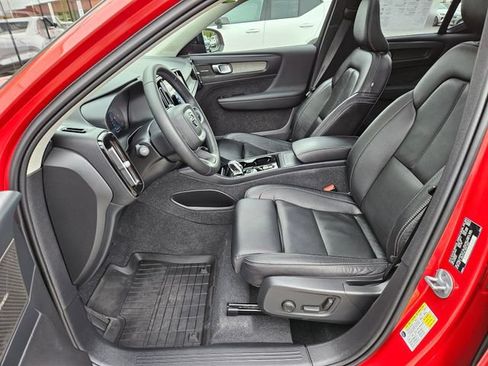 Certified 2024 Volvo XC40 B5 Plus w/ Protection Package Premier AWD/4WD image 17