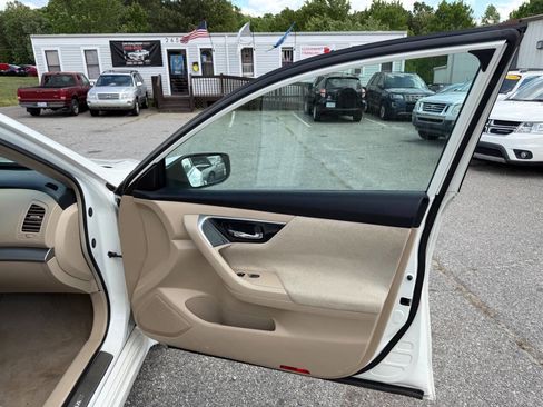 Used 2013 Nissan Altima 2.5 SV image 10