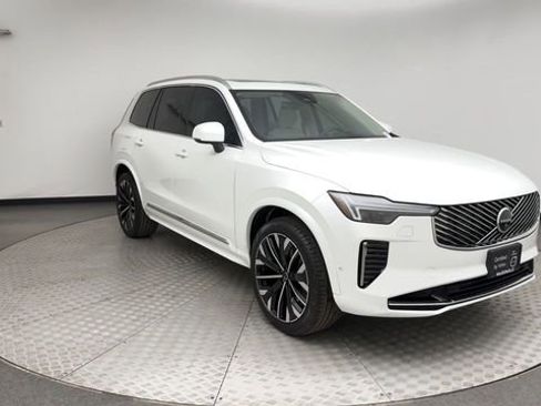 Certified 2025 Volvo XC90 T8 Ultra w/ Lounge Package image 8