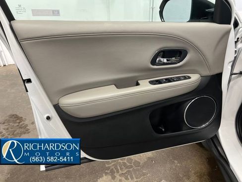 Used 2018 Honda HR-V EX-L image 14