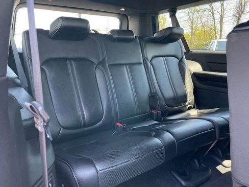 Certified 2024 Jeep Wagoneer L Series II w/ Flexible Seating Group AWD/4WD image 24