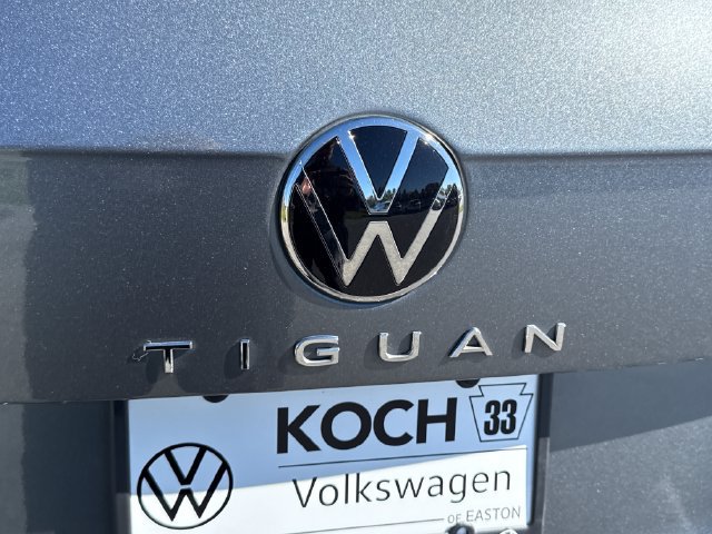 Certified 2023 Volkswagen Tiguan SE R-Line AWD/4WD image 18