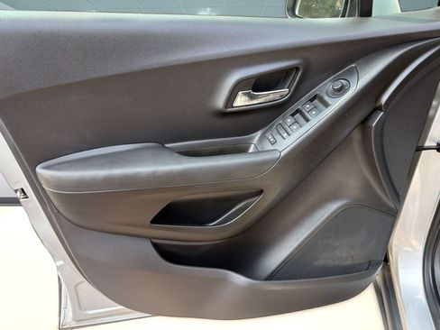 Used 2019 Chevrolet Trax LS FWD image 14