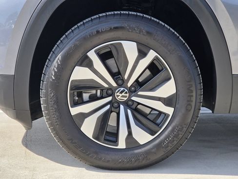 Used 2025 Volkswagen Atlas SE AWD/4WD image 8