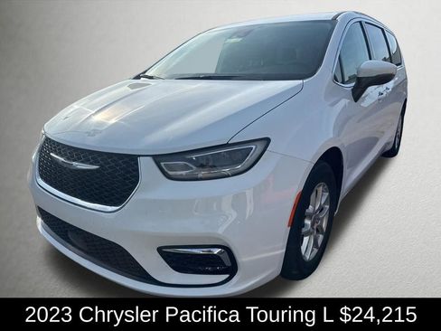 Used 2023 Chrysler Pacifica Touring-L FWD image 7