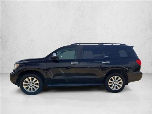 Used 2017 Toyota Sequoia Platinum RWD image 3