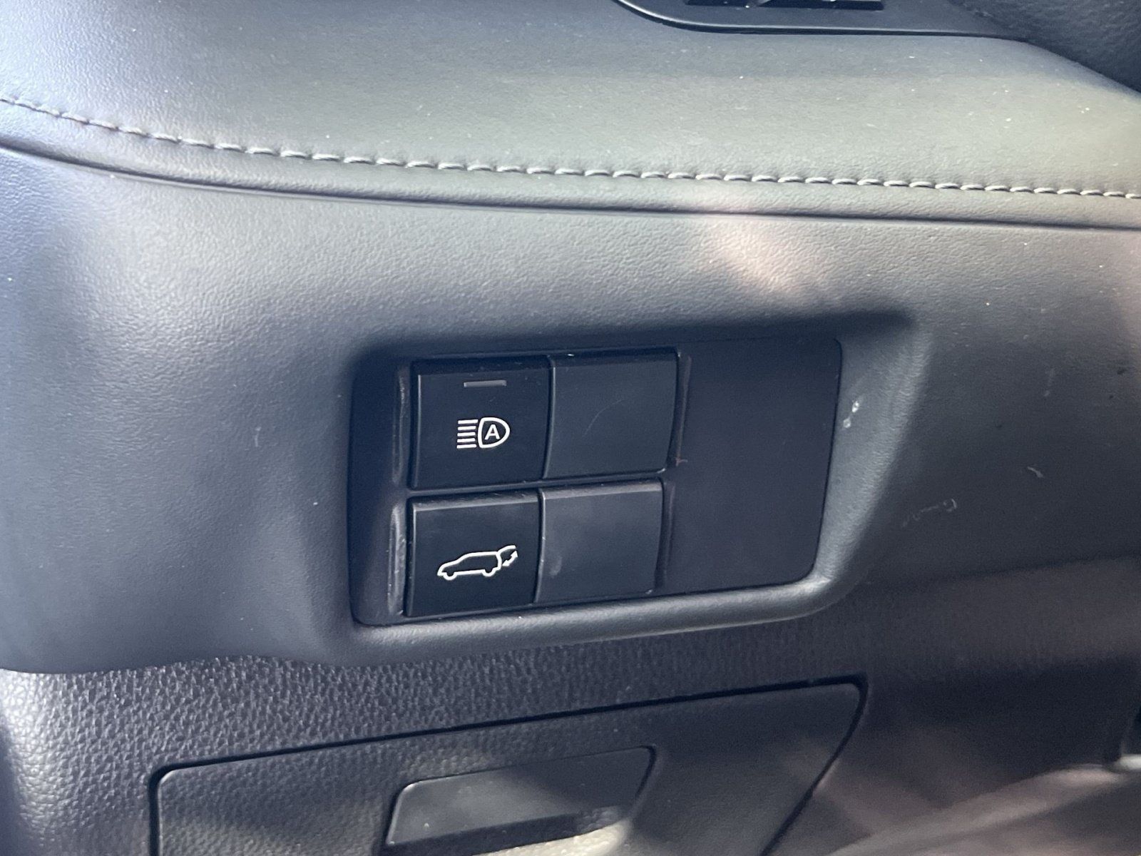 Used 2022 Toyota Highlander XLE AWD/4WD image 30
