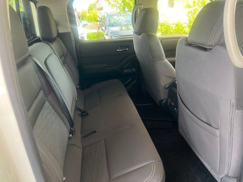 Used 2024 Nissan Frontier SV w/ Hardbody Edition AWD/4WD image 12