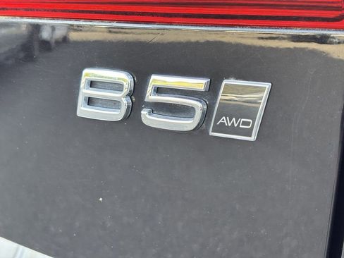 Used 2023 Volvo XC60 B5 Plus AWD/4WD image 12