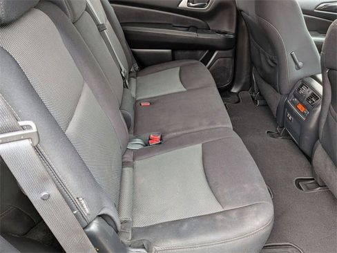 Used 2019 Nissan Pathfinder S image 28