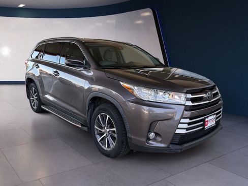 Used 2019 Toyota Highlander SE image 7