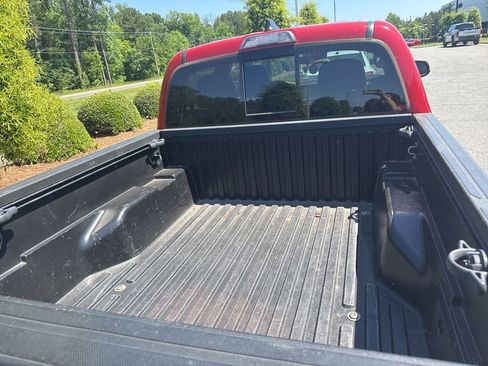Used 2022 Toyota Tacoma SR5 RWD image 12